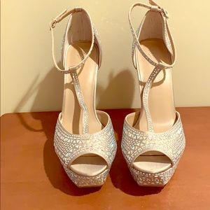 Thalia Sodi Flor Peep Toe T-Strap Classic Pump